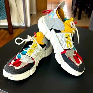 I got these on IG they are size 8. Haven’t used them much but they are good